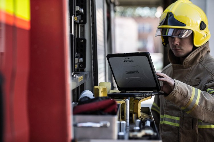 Panasonic Toughbook 20 in use